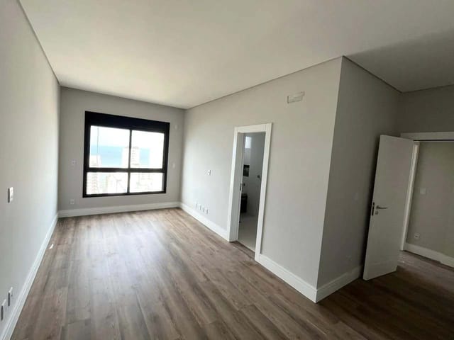 Apartamento com 269m² 4 quartos e 5 banheiros, à venda, no bairro Meia Praia em Itapema