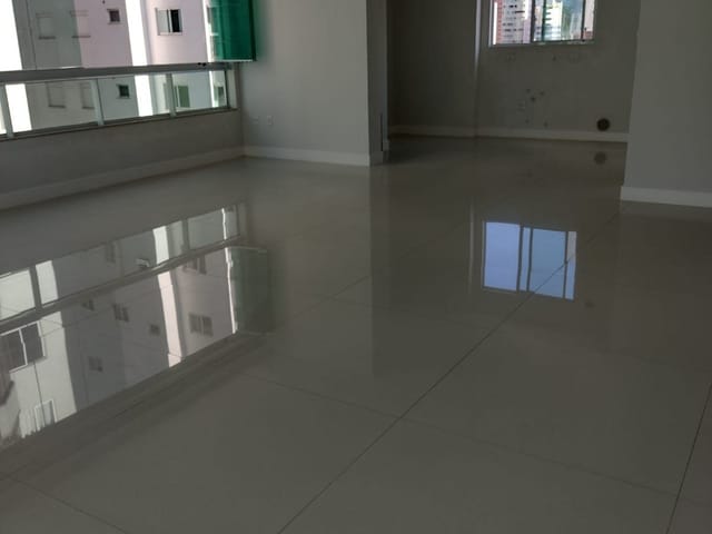 Apartamento com 263m² 3 quartos e 4 banheiros, à venda, no bairro Centro em Balneário Camboriú