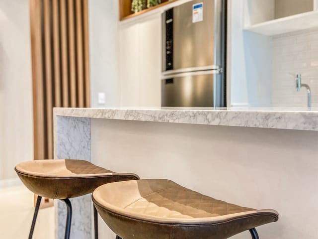 Apartamento com 81m² 2 quartos e 3 banheiros, à venda, no bairro Meia Praia em Itapema