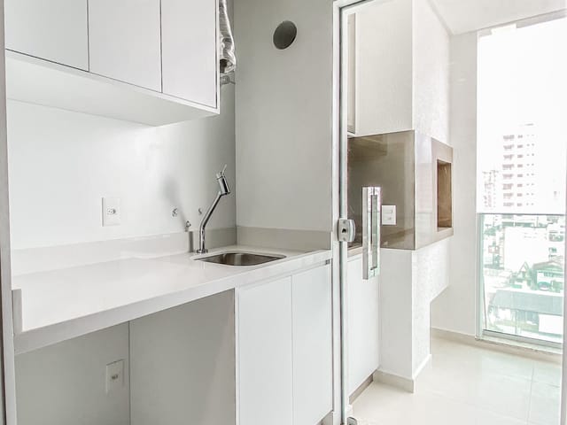 Apartamento com 81m² 2 quartos e 3 banheiros, à venda, no bairro Meia Praia em Itapema