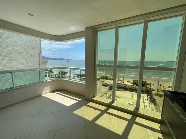 Apartamento com 128m² 3 quartos e 4 banheiros, à venda, no bairro Meia Praia em Itapema