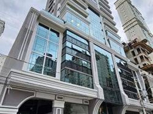 Apartamento com 162m² 4 quartos e 5 banheiros, à venda, no bairro Meia Praia em Itapema