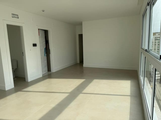 Apartamento com 111m² 3 quartos e 4 banheiros, à venda, no bairro Centro em Balneário Camboriú