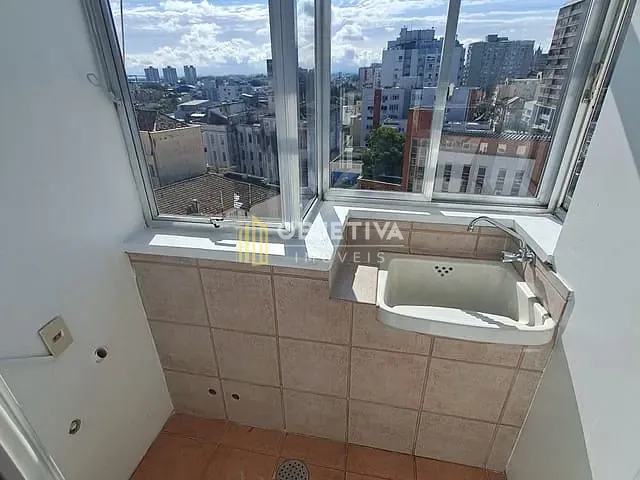 Apartamento 1 quarto e 1 banheiro, à venda, no bairro Floresta em Porto Alegre