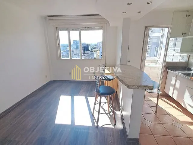 Apartamento 1 quarto e 1 banheiro, à venda, no bairro Floresta em Porto Alegre
