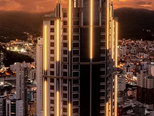 Apartamento com 182m² 4 quartos e 5 banheiros, à venda, no bairro Centro em Balneário Camboriú