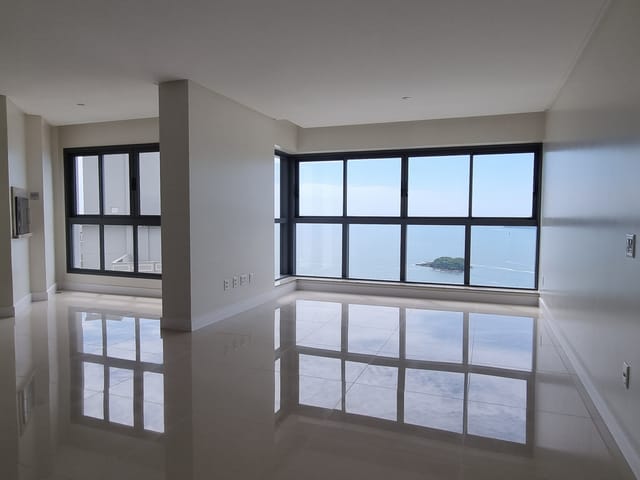 Apartamento com 182m² 4 quartos e 5 banheiros, à venda, no bairro Centro em Balneário Camboriú