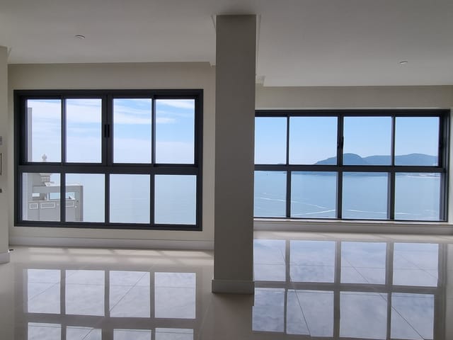 Apartamento com 182m² 4 quartos e 5 banheiros, à venda, no bairro Centro em Balneário Camboriú