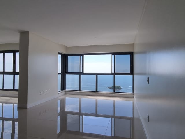 Apartamento com 182m² 4 quartos e 5 banheiros, à venda, no bairro Centro em Balneário Camboriú