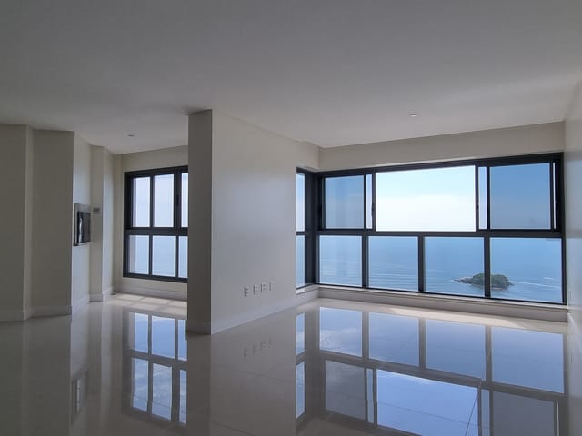 Apartamento com 182m² 4 quartos e 5 banheiros, à venda, no bairro Centro em Balneário Camboriú