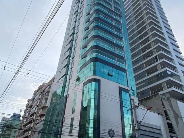 Apartamento com 305m² 4 quartos e 5 banheiros, à venda, no bairro Meia Praia em Itapema