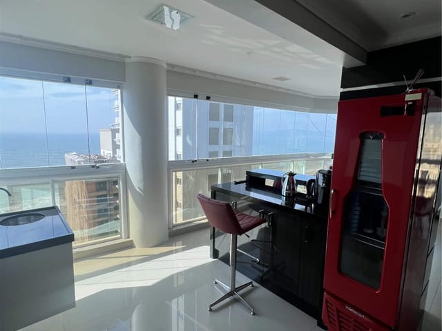 Apartamento com 305m² 4 quartos e 5 banheiros, à venda, no bairro Meia Praia em Itapema