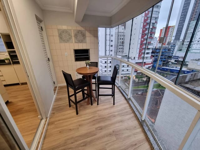 Apartamento com 86m² 3 quartos e 2 banheiros, à venda, no bairro Centro em Balneário Camboriú