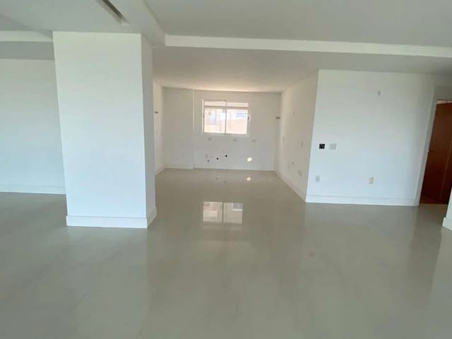 Apartamento com 220m² 4 quartos e 5 banheiros, à venda, no bairro Centro em Balneário Camboriú