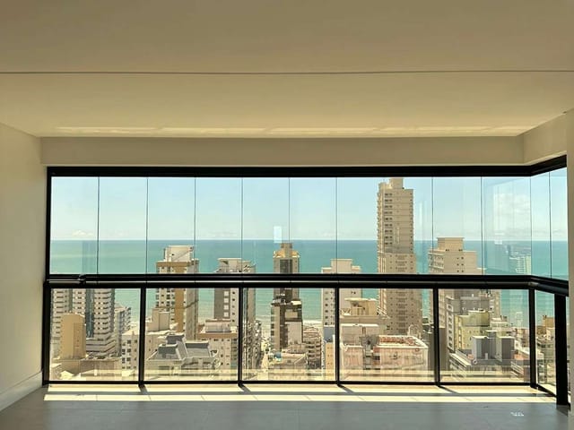 Apartamento com 137m² 3 quartos e 4 banheiros, à venda, no bairro Meia Praia em Itapema
