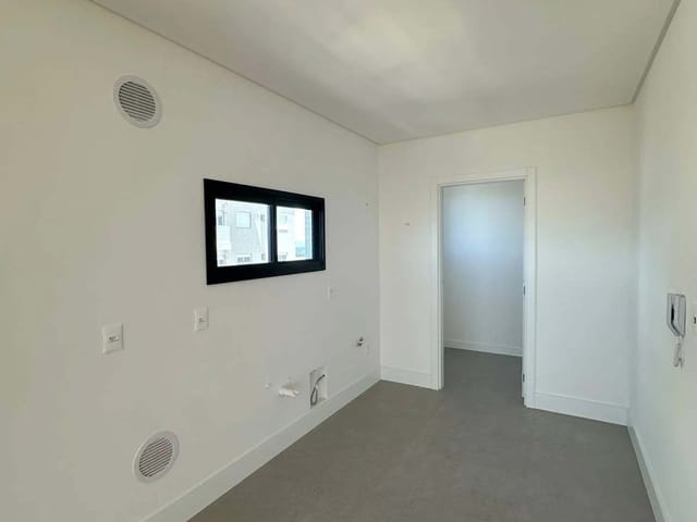 Apartamento com 137m² 3 quartos e 4 banheiros, à venda, no bairro Meia Praia em Itapema