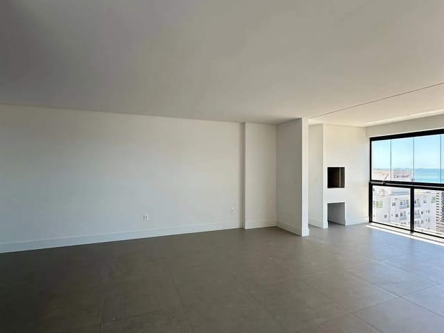 Apartamento com 137m² 3 quartos e 4 banheiros, à venda, no bairro Meia Praia em Itapema