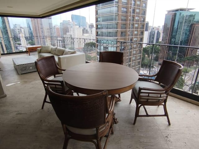Apartamento com 553m² 5 quartos e 6 banheiros, para alugar, no bairro Vila Nova Conceição em São Paulo