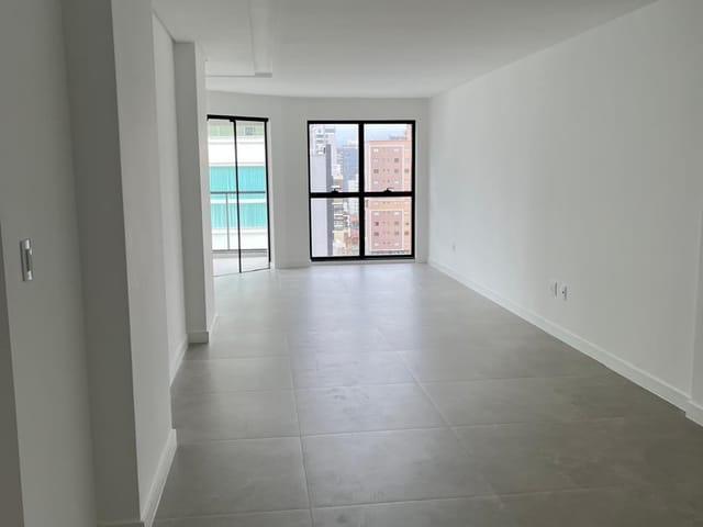 Apartamento com 131m² 3 quartos e 4 banheiros, à venda, no bairro Meia Praia em Itapema