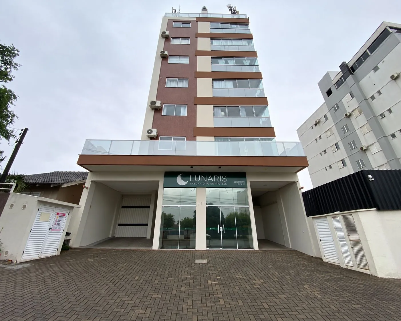 Apartamento para alugar com 2 dormitórios, 2 banheiros, 1 vaga de garagem e 80m² de área privativa no bairro Universitário