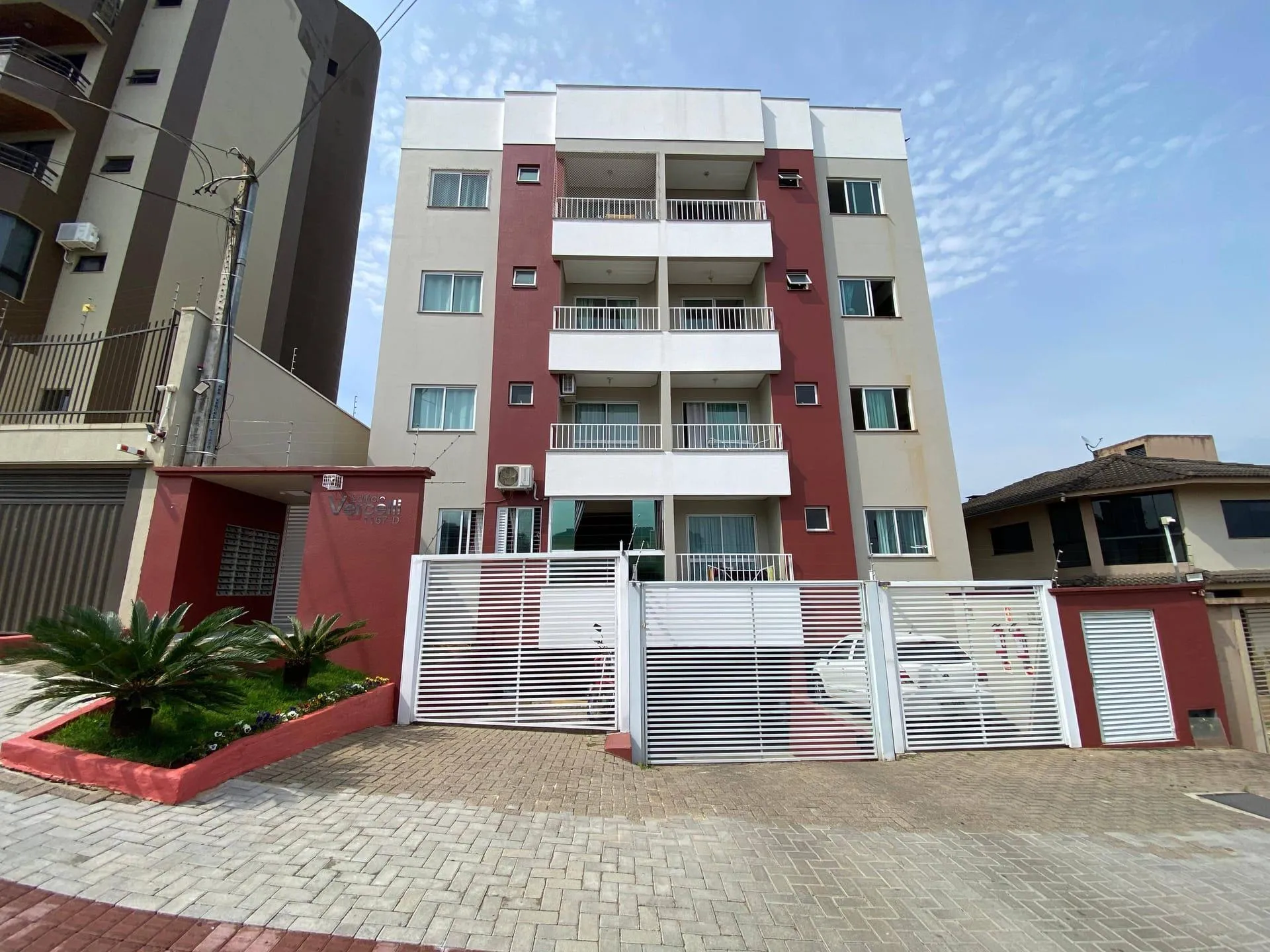 Apartamento para alugar com 2 dormitórios, 1 banheiro, 1 vaga de garagem e 49m² de área privativa no bairro Saic