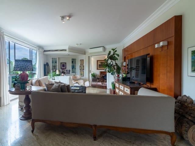 Apartamento com 251m² 4 quartos e 3 banheiros, à venda, no bairro Real Parque em São Paulo