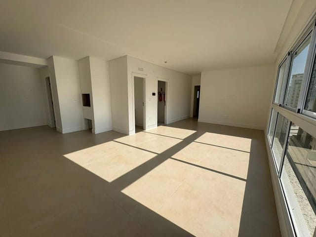 Apartamento com 125m² 3 quartos e 4 banheiros, à venda, no bairro Centro em Balneário Camboriú