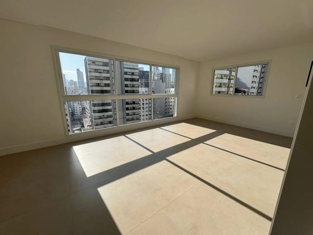 Apartamento com 125m² 3 quartos e 4 banheiros, à venda, no bairro Centro em Balneário Camboriú