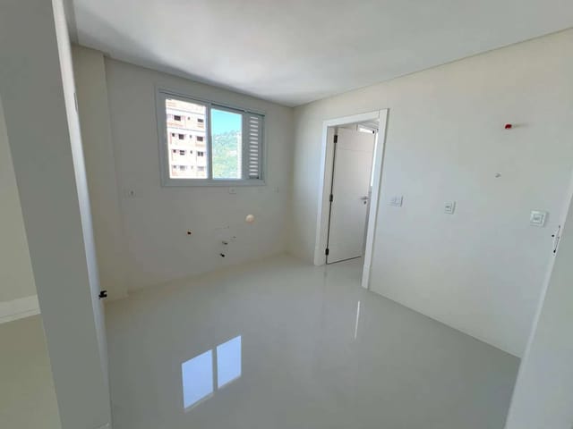 Apartamento com 345m² 4 quartos e 5 banheiros, à venda, no bairro Centro em Itapema
