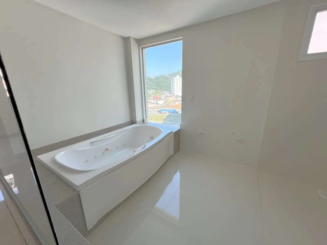 Apartamento com 345m² 4 quartos e 5 banheiros, à venda, no bairro Centro em Itapema