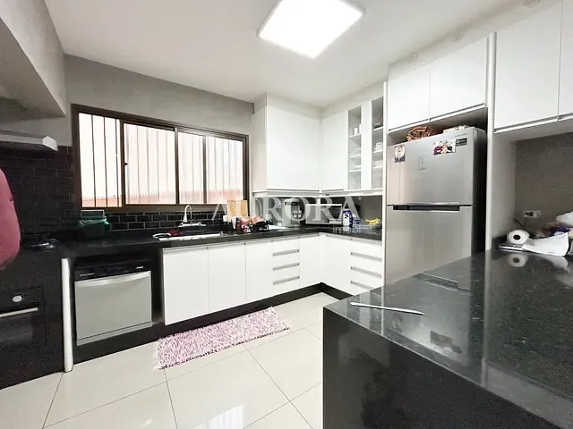 Apartamento com 271m² 4 quartos e 4 banheiros, à venda, no bairro Centro em Londrina