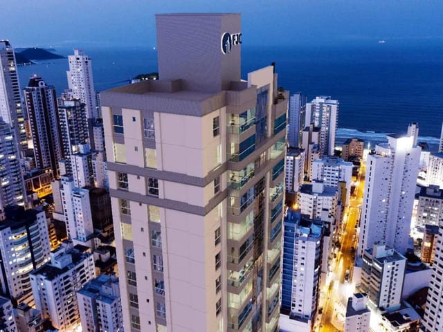 Apartamento com 225m² 4 quartos e 4 banheiros, à venda, no bairro Centro em Balneário Camboriú