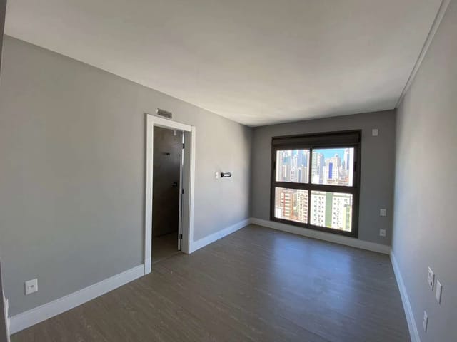 Apartamento com 122m² 3 quartos e 4 banheiros, à venda, no bairro Centro em Balneário Camboriú