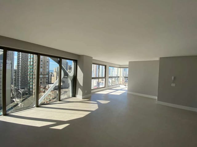 Apartamento com 122m² 3 quartos e 4 banheiros, à venda, no bairro Centro em Balneário Camboriú