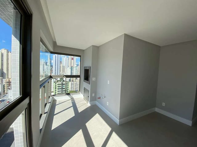 Apartamento com 122m² 3 quartos e 4 banheiros, à venda, no bairro Centro em Balneário Camboriú