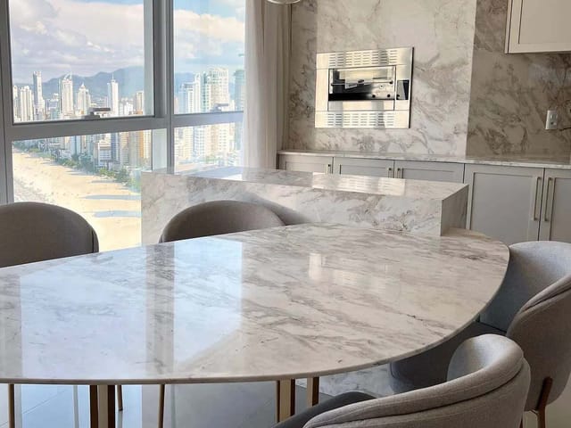 Apartamento com 341m² 3 quartos e 4 banheiros, à venda, no bairro Pioneiros em Balneário Camboriú