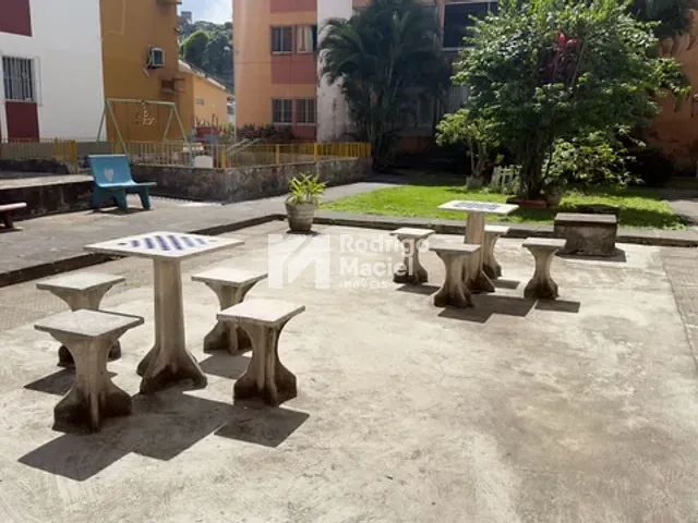 Apartamento 3 quartos e 2 banheiros, para alugar, no bairro Caxangá em Recife