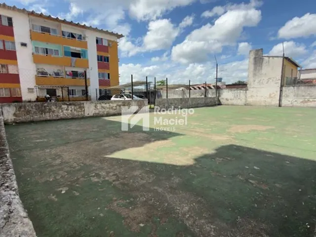 Apartamento 3 quartos e 2 banheiros, para alugar, no bairro Caxangá em Recife