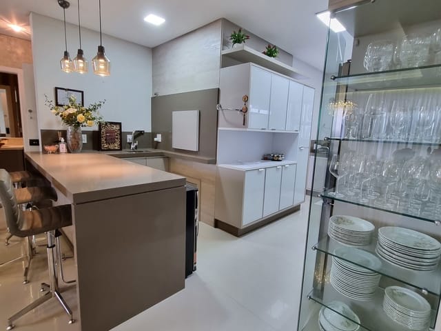 Apartamento com 136m² 3 quartos e 4 banheiros, à venda, no bairro Pioneiros em Balneário Camboriú