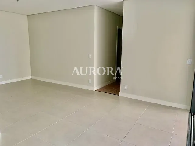 Apartamento com 137m² 3 quartos e 2 banheiros, à venda, no bairro Centro em Londrina