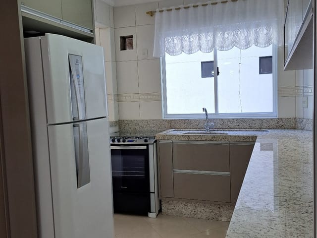 Apartamento com 165m² 4 quartos e 2 banheiros, à venda, no bairro Meia Praia em Itapema
