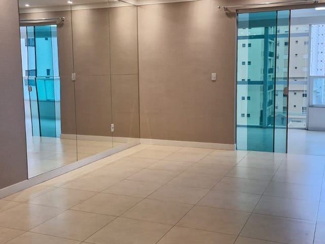 Apartamento com 175m² 4 quartos e 5 banheiros, à venda, no bairro Meia Praia em Itapema