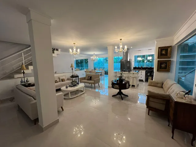 Sobrado com 300m² 4 quartos e 6 banheiros, à venda, no bairro Brooklin Paulista em São Paulo