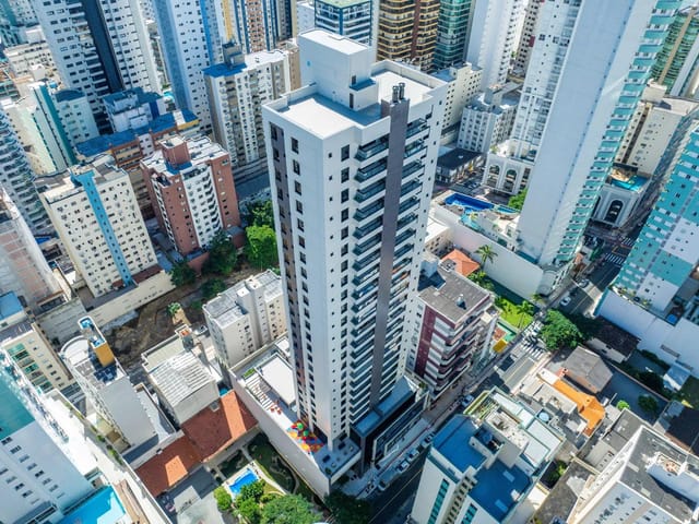 Apartamento com 295m² 4 quartos e 4 banheiros, à venda, no bairro Centro em Balneário Camboriú