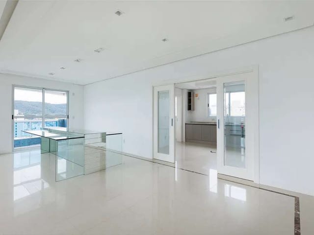 Apartamento com 429m² 4 quartos e 5 banheiros, à venda, no bairro Centro em Balneário Camboriú