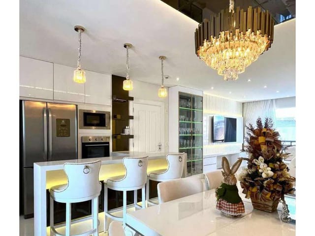 Apartamento com 156m² 3 quartos e 4 banheiros, à venda, no bairro Centro em Balneário Camboriú