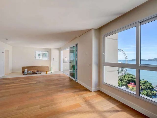 Apartamento com 160m² 3 quartos e 4 banheiros, à venda, no bairro Pioneiros em Balneário Camboriú