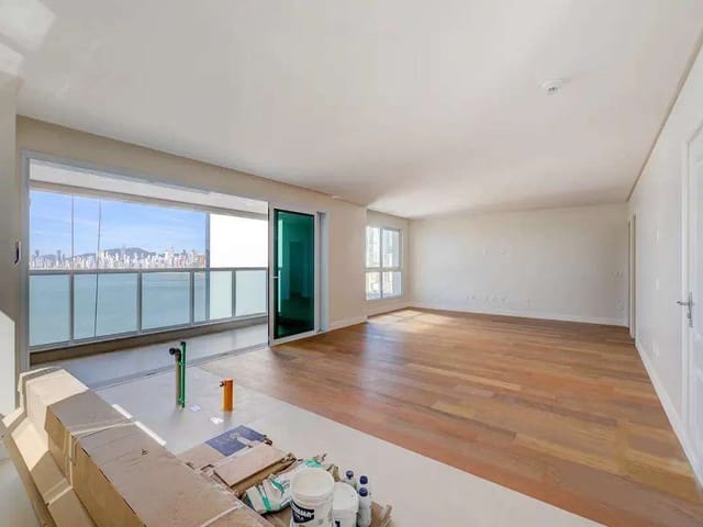 Apartamento com 160m² 3 quartos e 4 banheiros, à venda, no bairro Pioneiros em Balneário Camboriú
