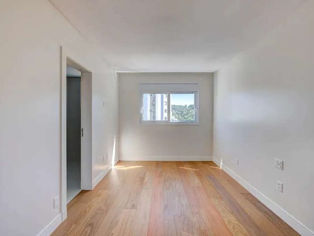 Apartamento com 160m² 3 quartos e 4 banheiros, à venda, no bairro Pioneiros em Balneário Camboriú