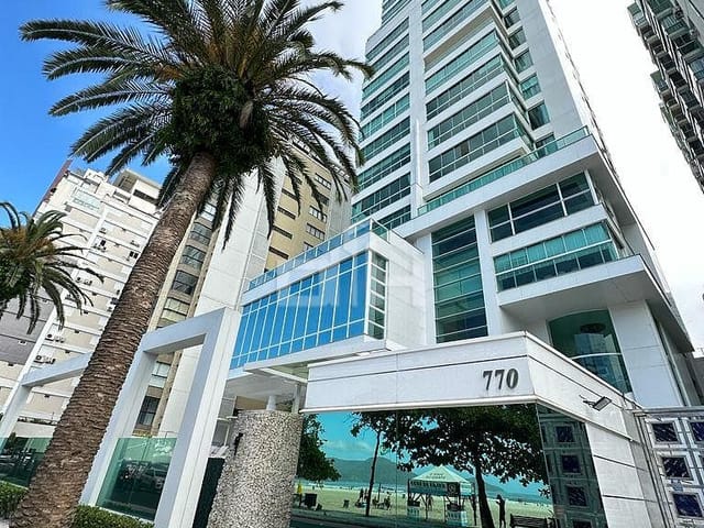 Apartamento com 565m² 4 quartos e 5 banheiros, à venda, no bairro Centro em Balneário Camboriú